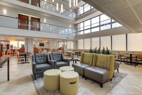 Lobby. Drury Inn & Suites Atlanta Marietta
