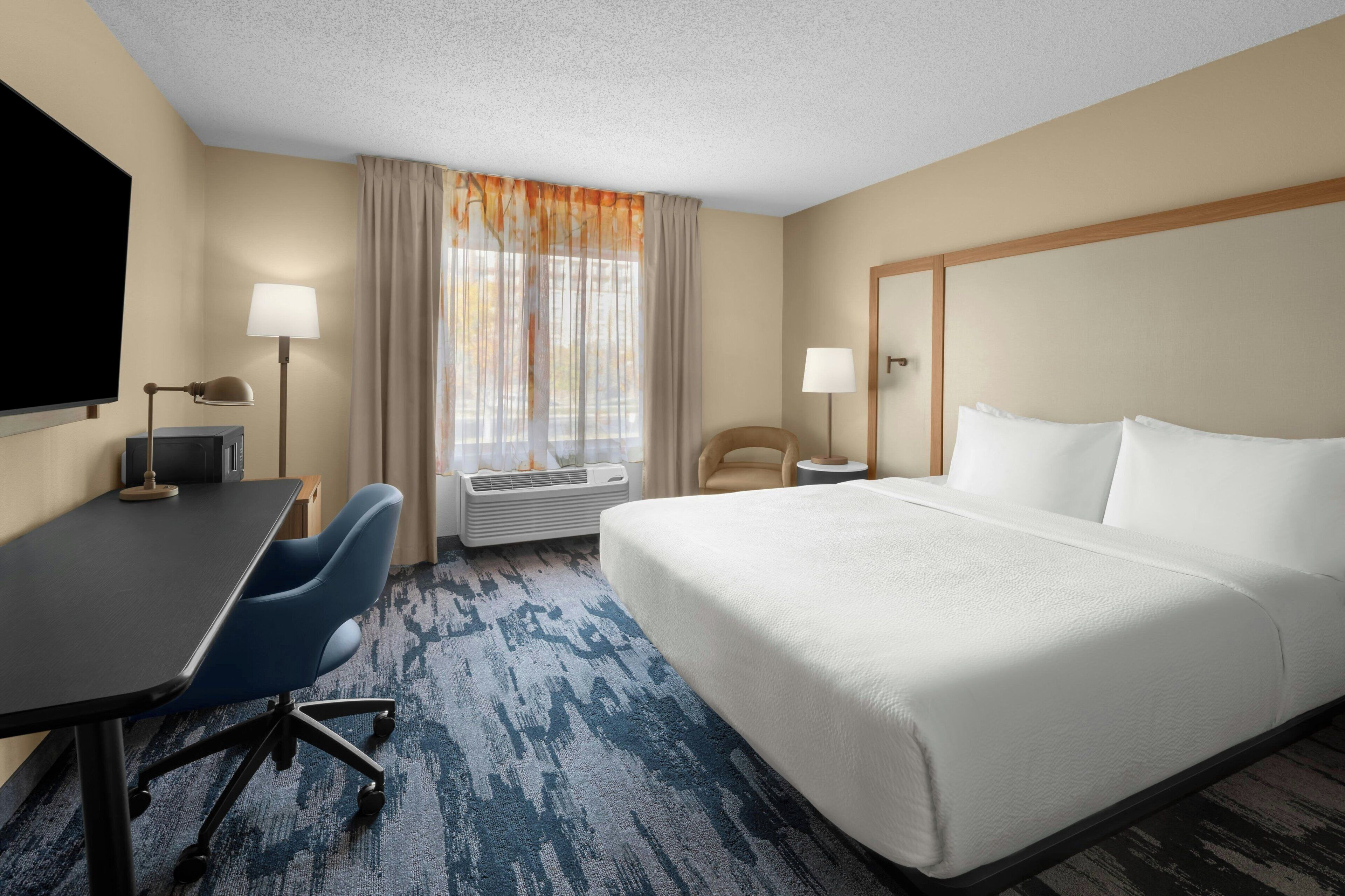 Room, 1 King Bed | Desk, iron/ironing board, free cribs/infant beds, free WiFi