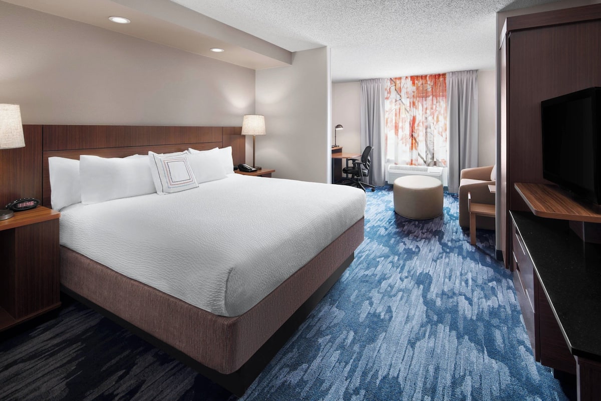 1 bedroom, desk, iron/ironing board, free cots/infant beds