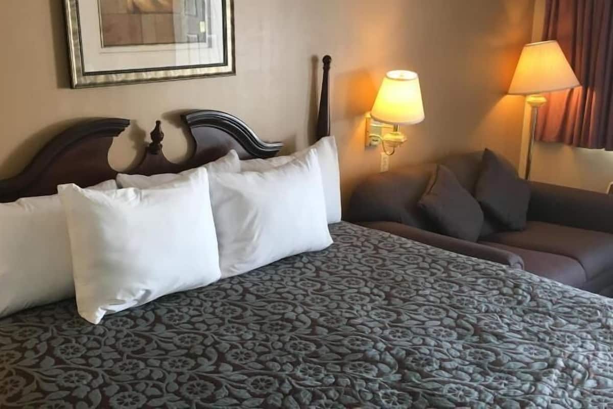 Desk, iron/ironing board, free WiFi, bed sheets