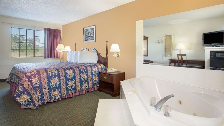 Days Inn by Wyndham Picayune