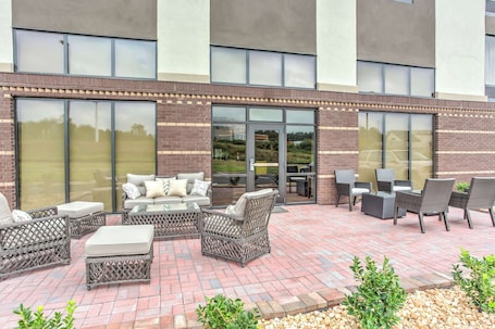 Exterior. Hampton Inn & Suites Macon I-475