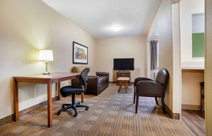 Deluxe-Studio, 1 Queen-Bett und Schlafsofa, Nichtraucher | Schreibtisch, Bügeleisen/Bügelbrett, kostenloses WLAN