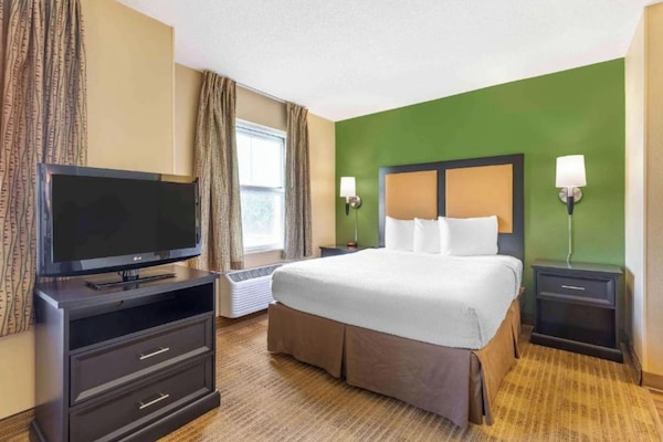 Desk, iron/ironing board, free WiFi, bed sheets