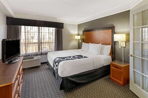 Premium bedding, desk, blackout curtains, iron/ironing board - La Quinta Inn & Suites by Wyndham Macon (Macon)