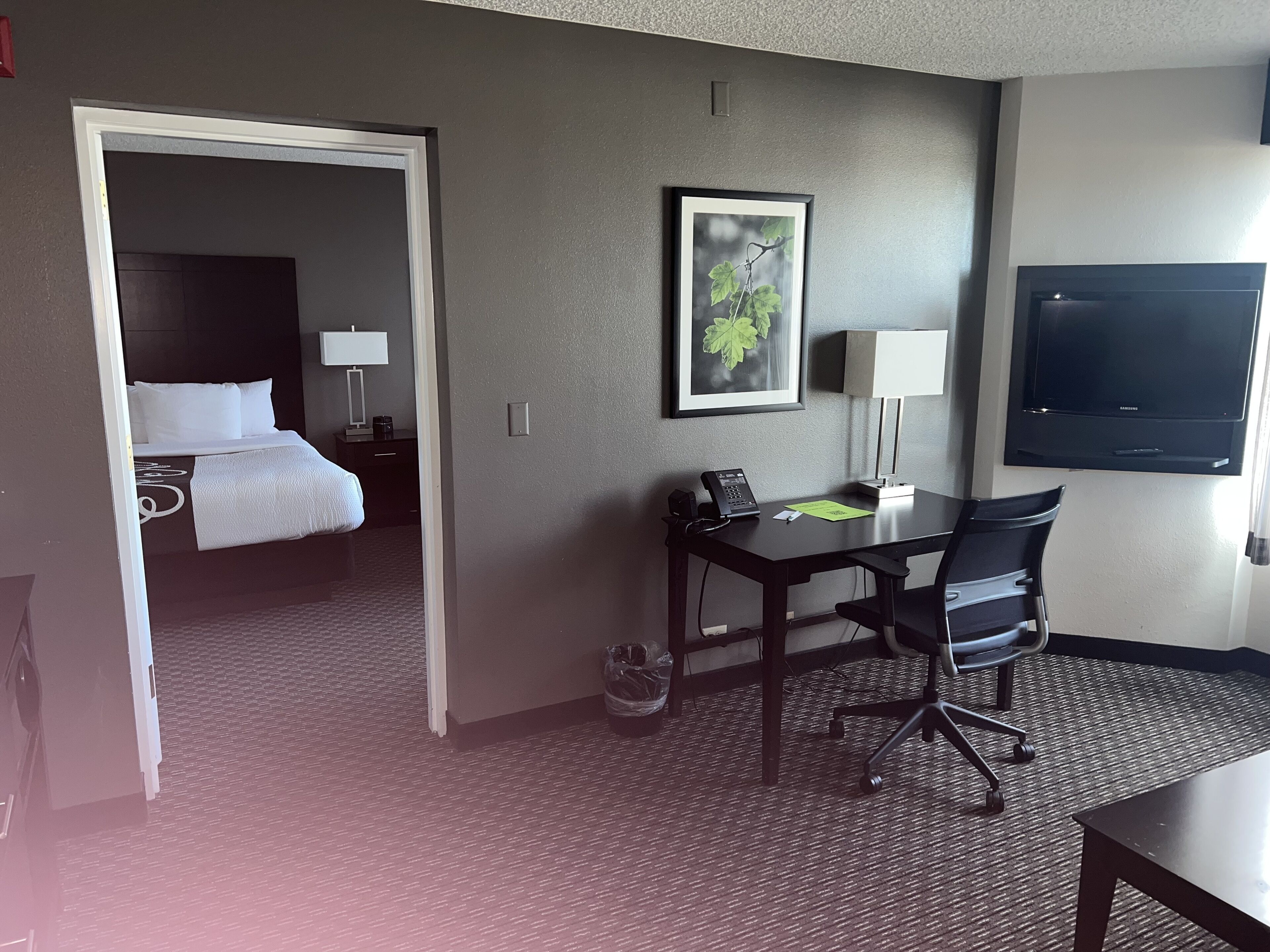 Quarto, 2 camas de casal, acessível, para não fumantes (Mobility Accessible) | Roupas de cama premium, escrivaninha, espaço de trabalho para notebook