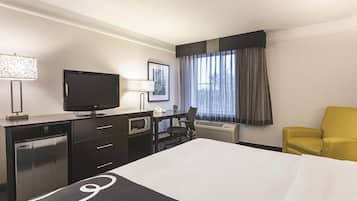 Room, 1 King Bed, Non Smoking | Premium bedding, desk, laptop workspace, blackout curtains