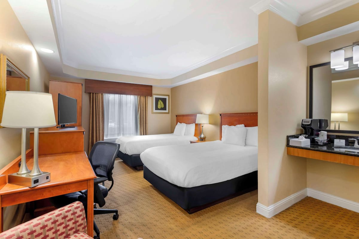 Standard Room, 2 Double Beds, Accessible, Non Smoking (Walk-in Shower)