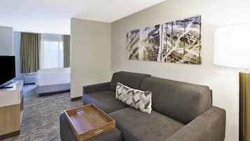 Premium bedding, desk, iron/ironing board, free cots/infant beds