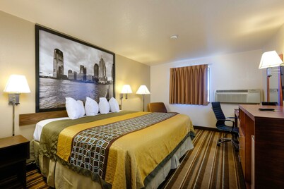 拉斯克魯塞斯白沙區溫德姆速 8 酒店