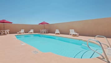 Piscina externa sazonal