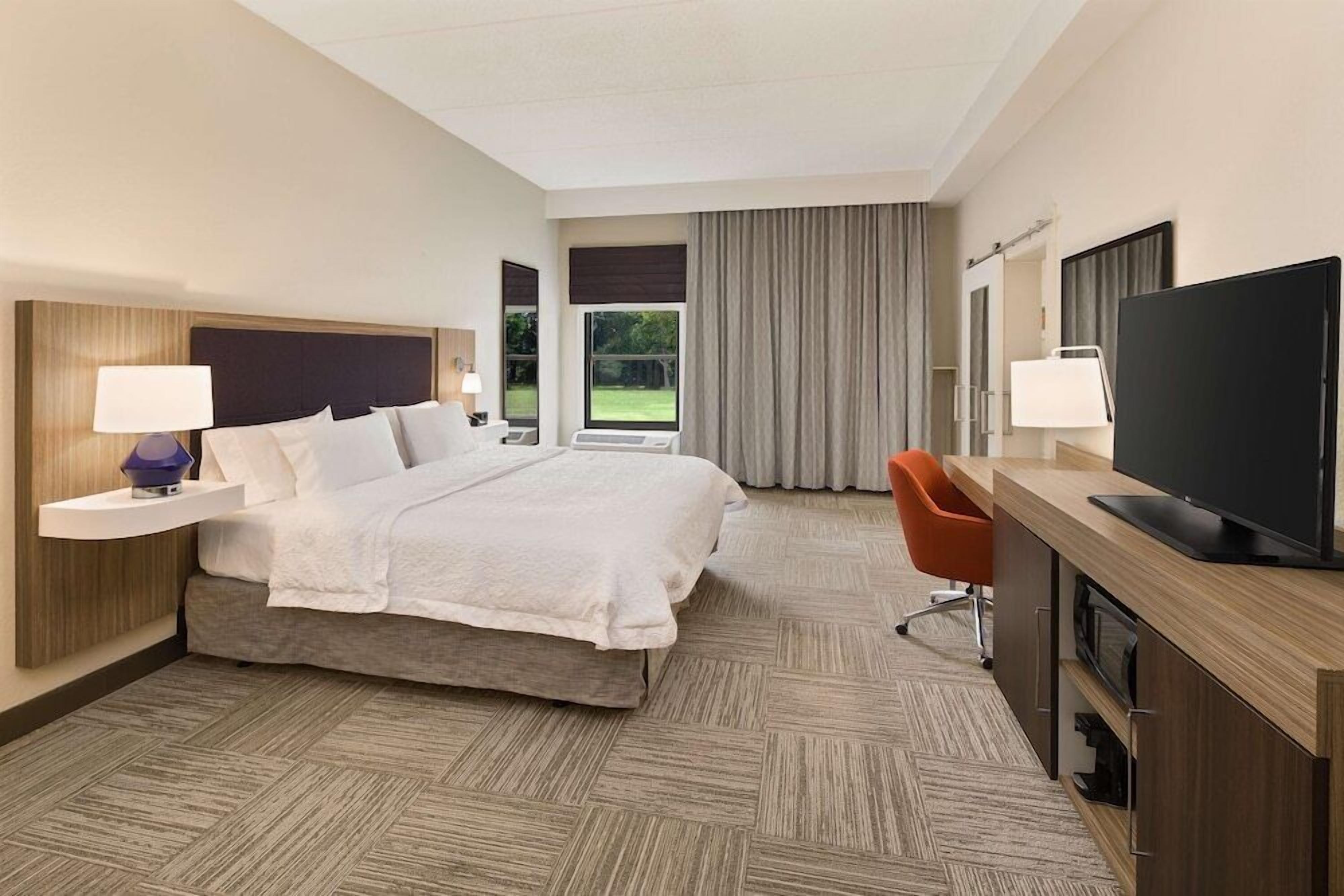 Premium bedding, in-room safe, desk, blackout curtains