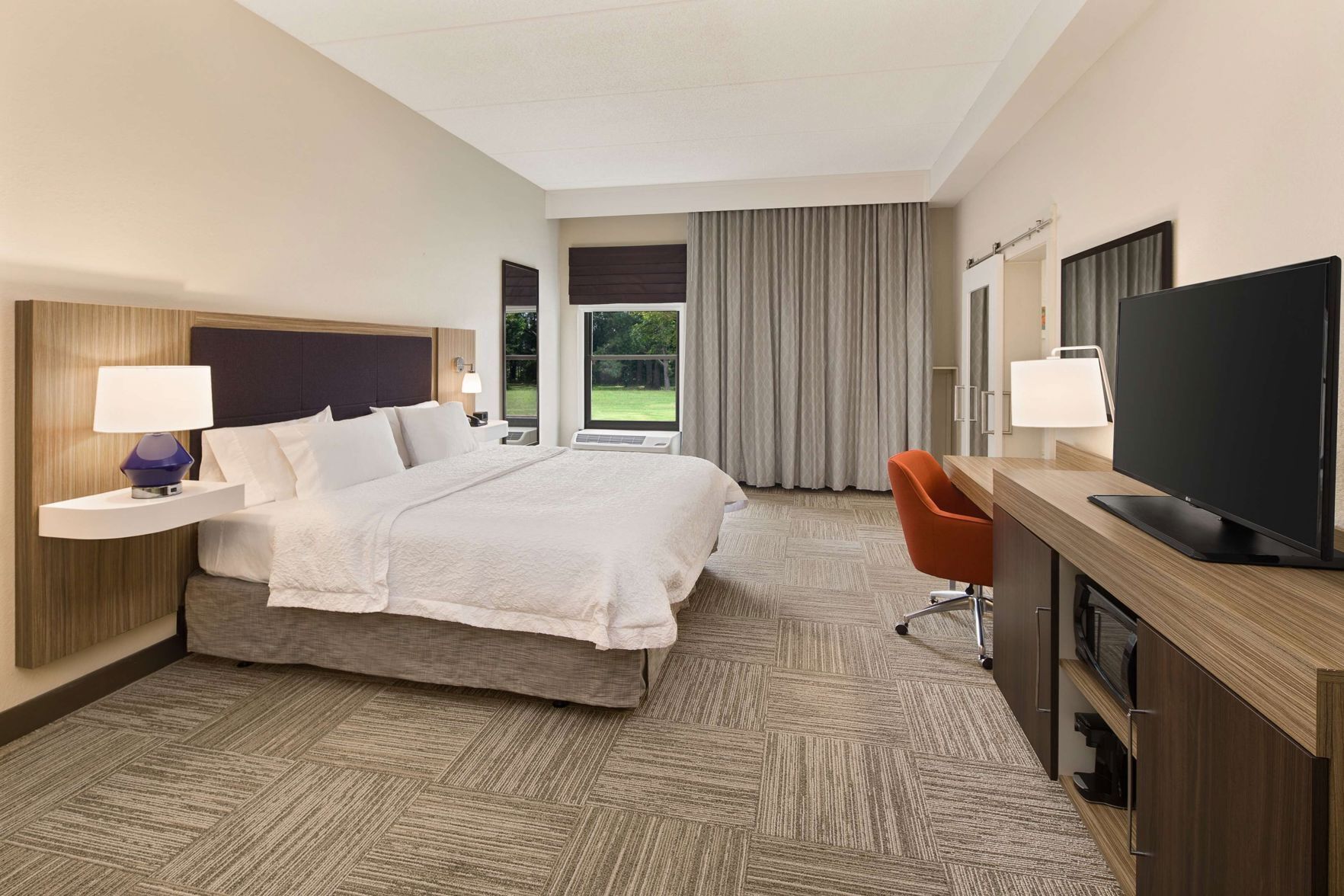 Premium bedding, in-room safe, desk, blackout curtains