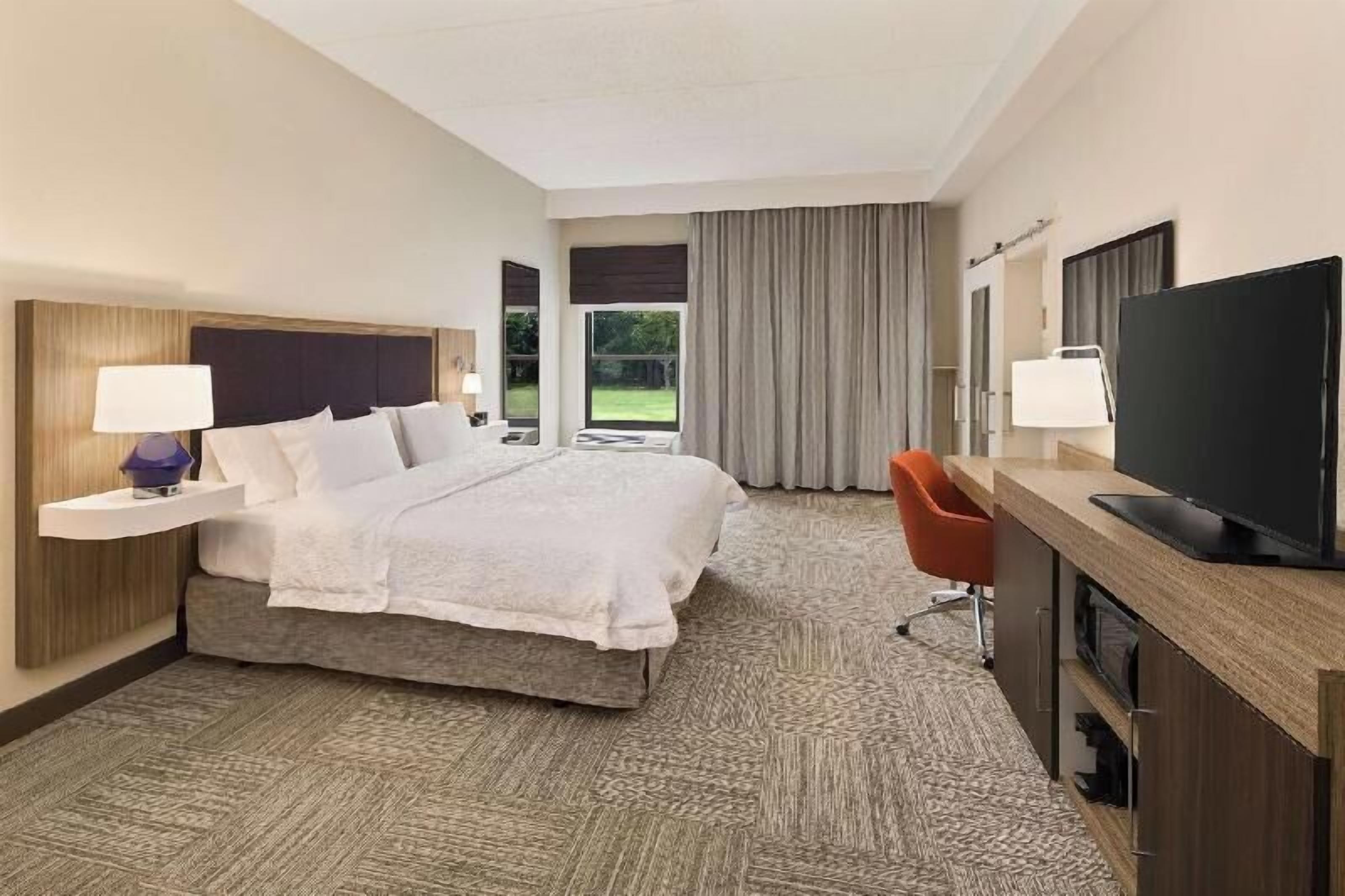 Premium bedding, in-room safe, desk, blackout curtains