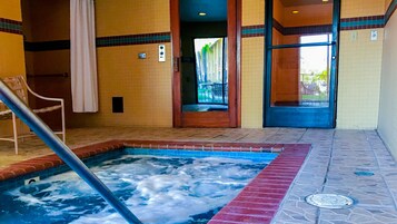 Bañera de hidromasaje interior
