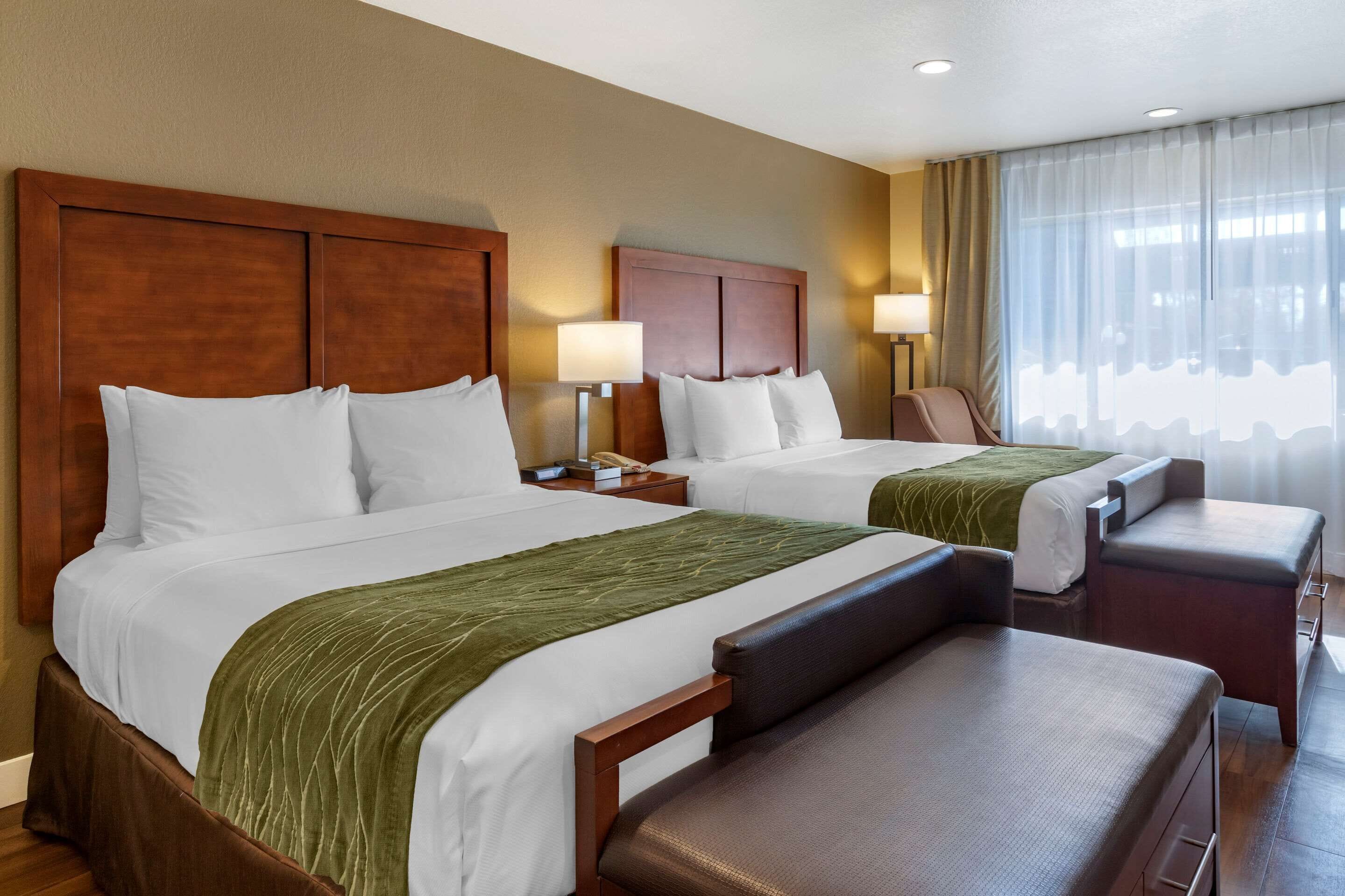 ห้องสแตนดาร์ด, เตียงควีนไซส์ 2 เตียง, ปลอดบุหรี่ | เตารีด/โต๊ะรีดผ้า, เปล/เตียงเด็กอ่อน, เตียงเสริม/เปล, Wi-Fi ฟรี