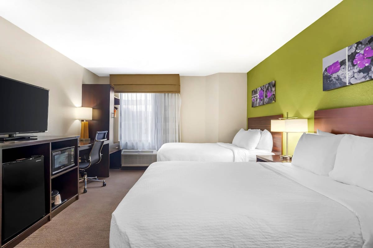 Standard dubbelrum - 2 dubbelsängar - icke-rökare | Sängtillbehör av högsta kvalitet, skrivbord och mörkläggningsgardiner