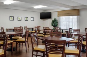 Café da manhã para viagem grátis todos os dias