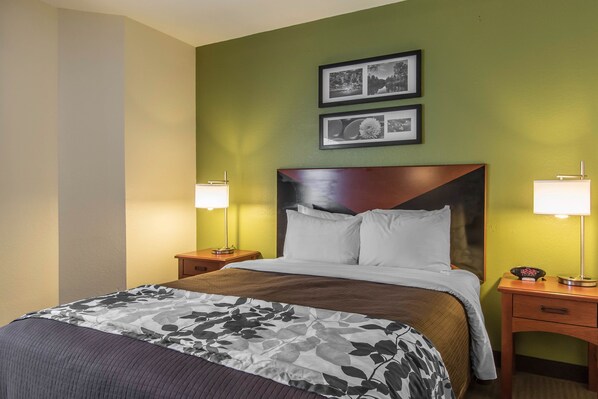 Roupas de cama premium, escrivaninha, cortinas blackout