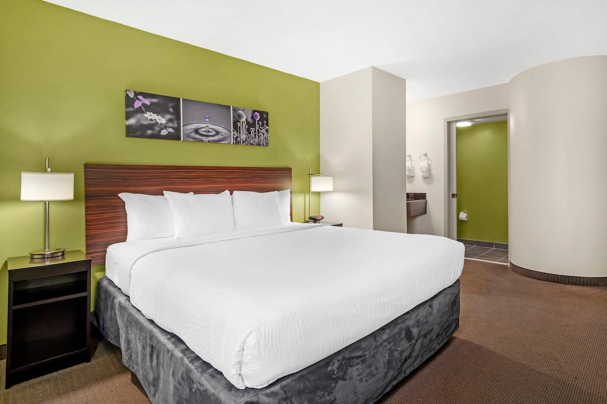 Quarto, 1 cama King, para não fumantes | Roupas de cama premium, escrivaninha, cortinas blackout