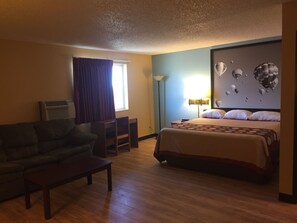 Suite, 1 King Bed, Non Smoking