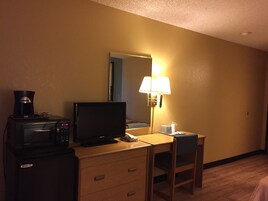 客房内保险箱、办公桌、免费婴儿床、免费折叠床/加床