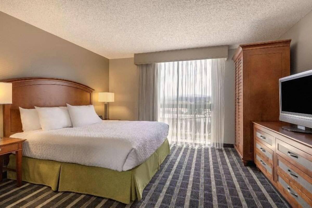 1 bedroom, hypo-allergenic bedding, in-room safe, desk