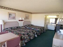 Comfort Room, 2 Double Beds, Non Smoking, Refrigerator & Microwave | Premium bedding, desk, laptop workspace, soundproofing