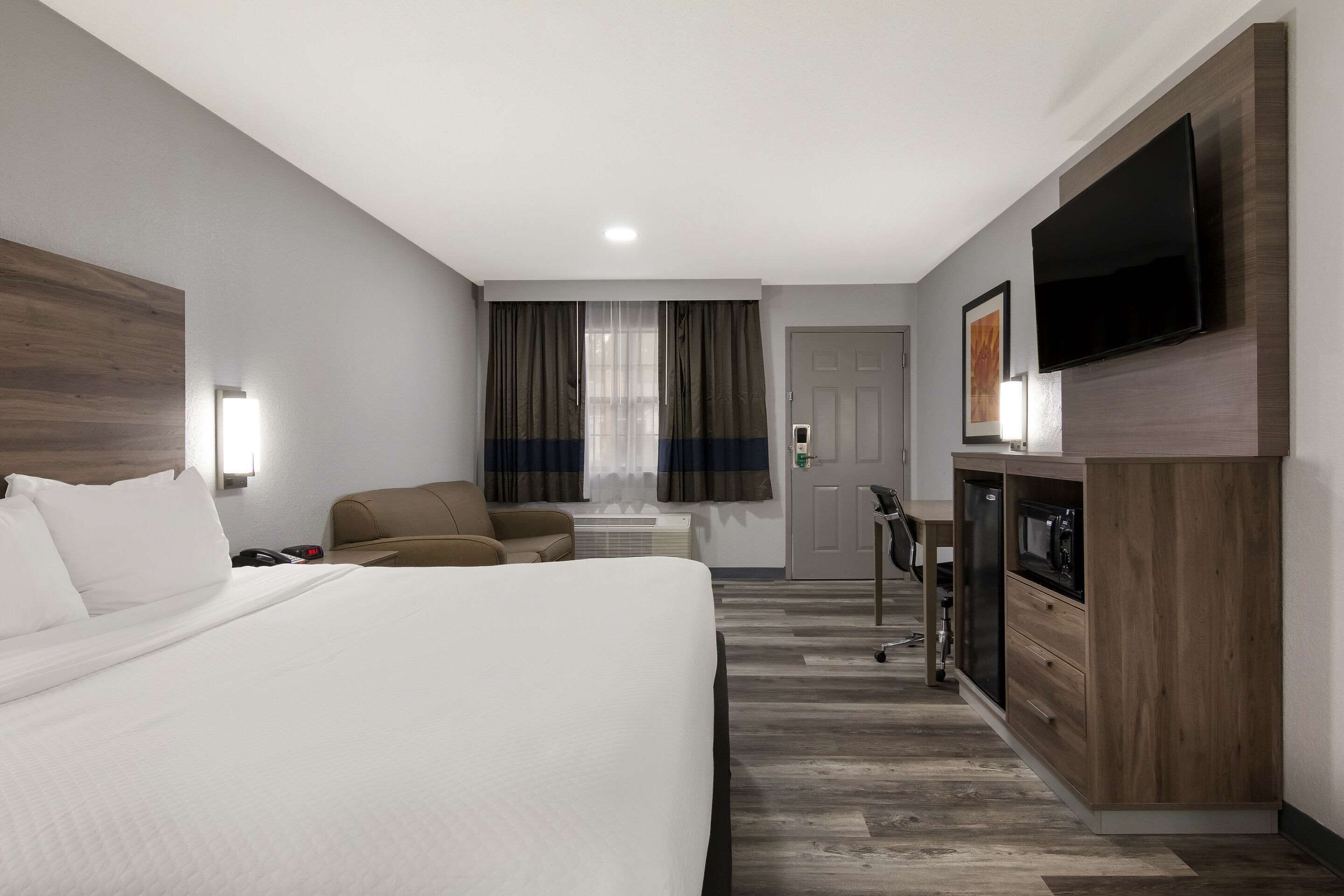 Habitación estándar, para no fumadores | Ropa de cama de alta calidad y escritorio 