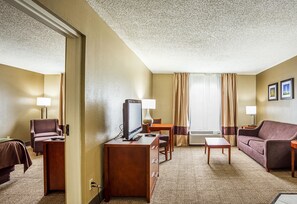 Suite, 1 très grand lit, non-fumeurs | Coffres-forts dans les chambres, bureau, chambres insonorisées