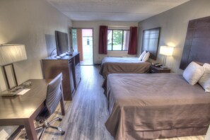 Standardzimmer, 2 Doppelbetten, Raucher | Pillowtop-Betten, Schreibtisch, laptopgeeigneter Arbeitsplatz