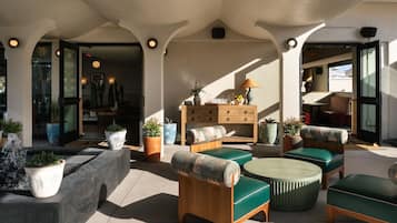 Breakfast, lunch, dinner served; American cuisine