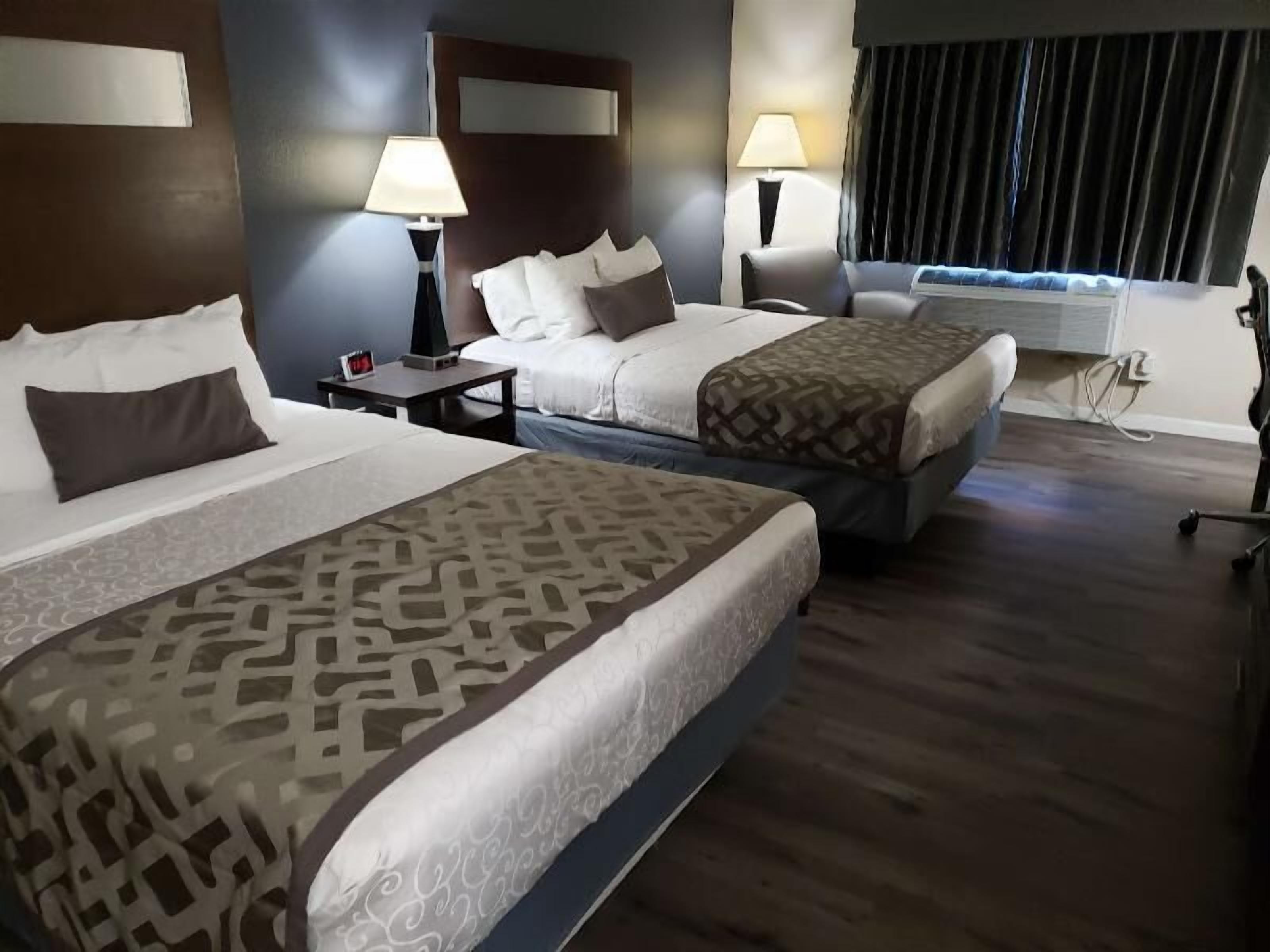 Down comforters, in-room safe, desk, iron/ironing board