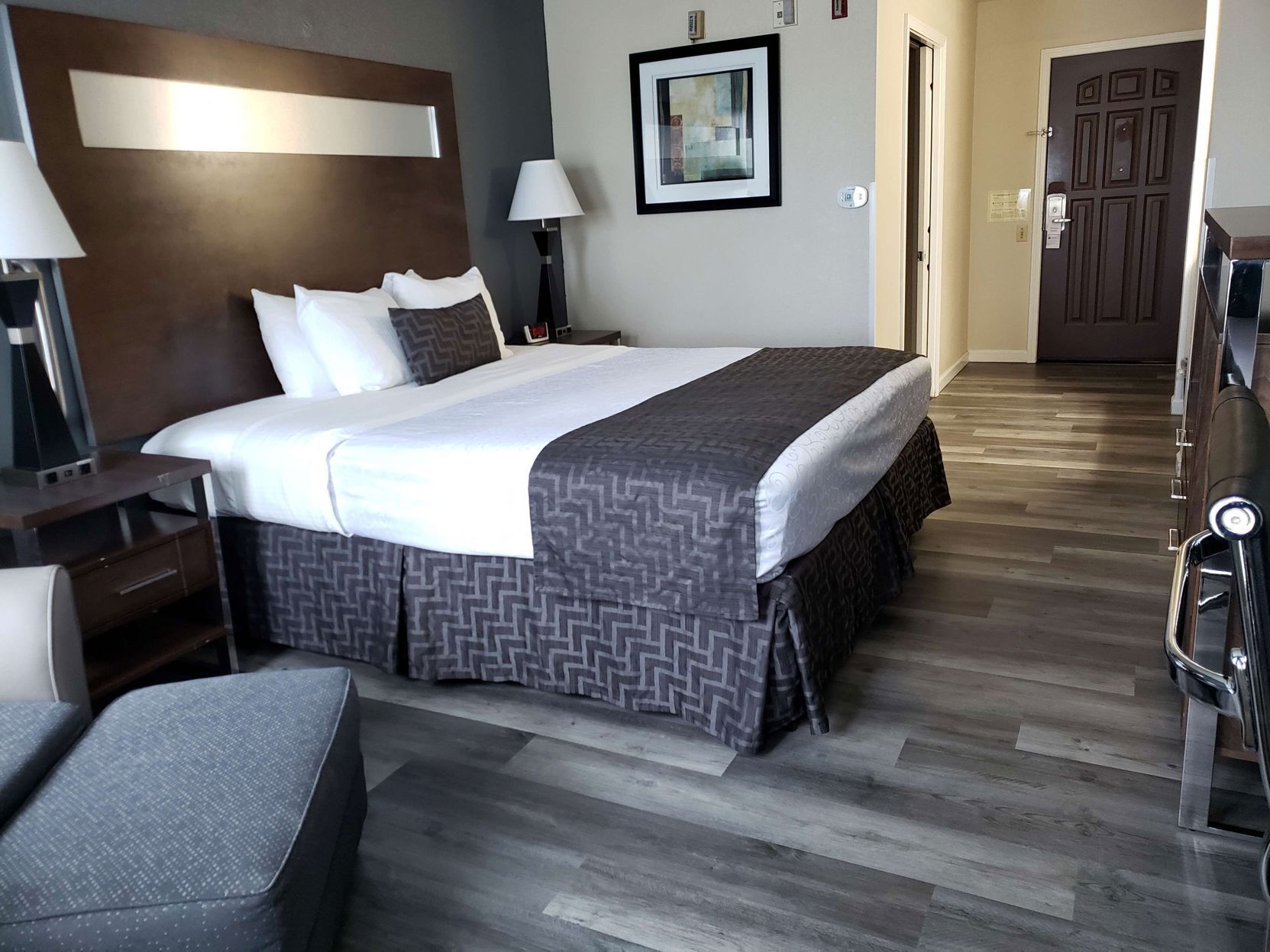 Down comforters, in-room safe, desk, iron/ironing board