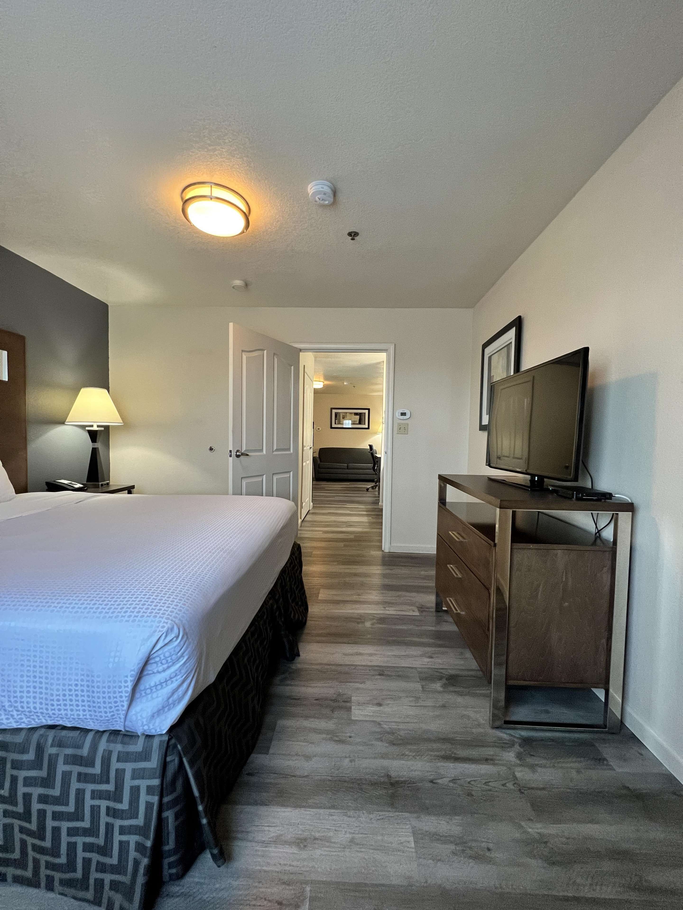 down duvets, in-room safe, desk, iron/ironing board