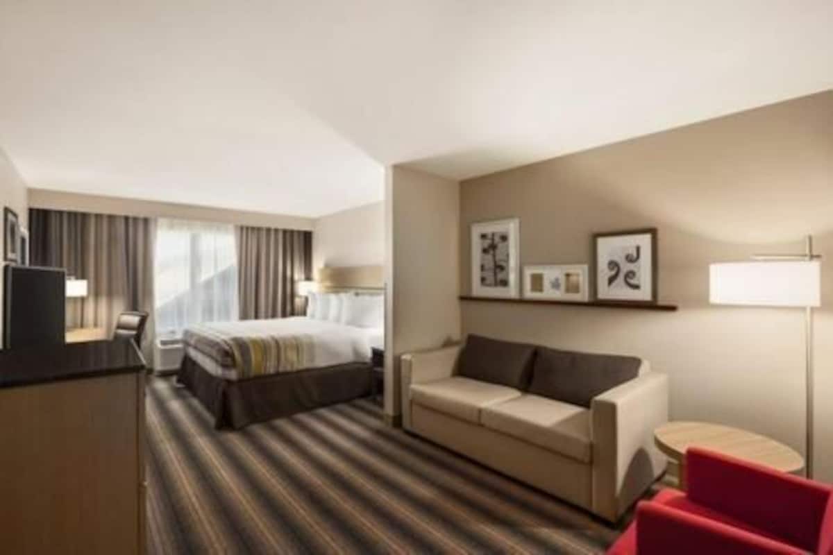 In-room safe, desk, iron/ironing board, free cribs/infant beds