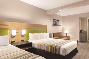 1 Schlafzimmer, Zimmersafe, Schreibtisch, Bügeleisen/Bügelbrett