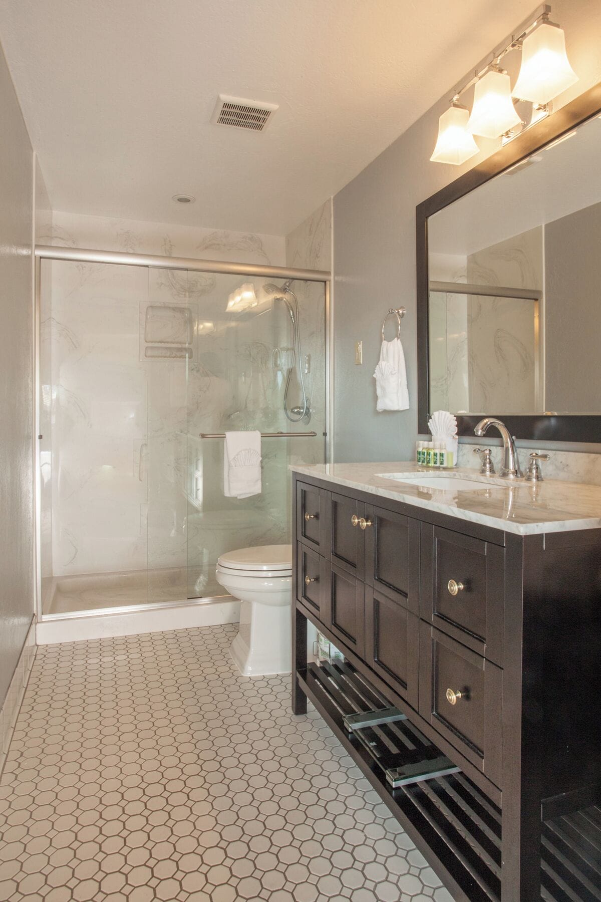 family apartment (motel) (no pets) | bathroom | free toiletries, hair dryer