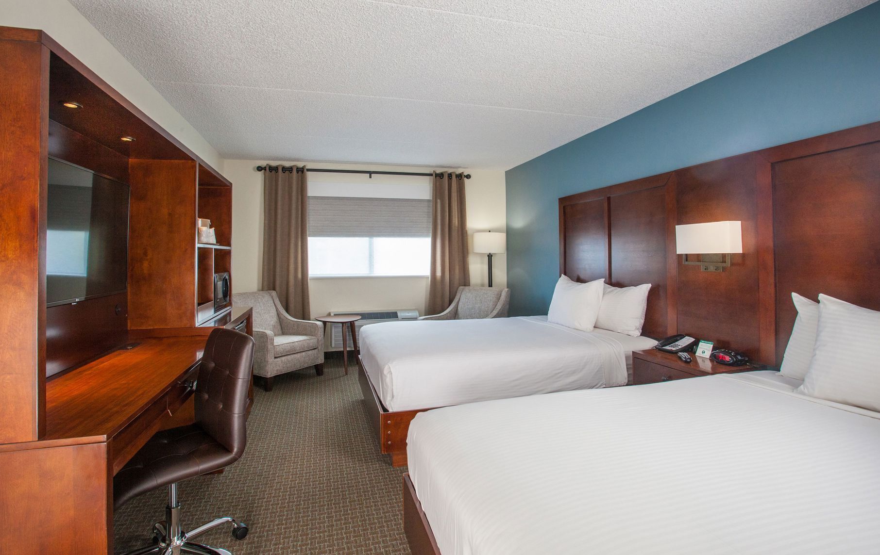 Egyptian cotton sheets, premium bedding, desk, free WiFi