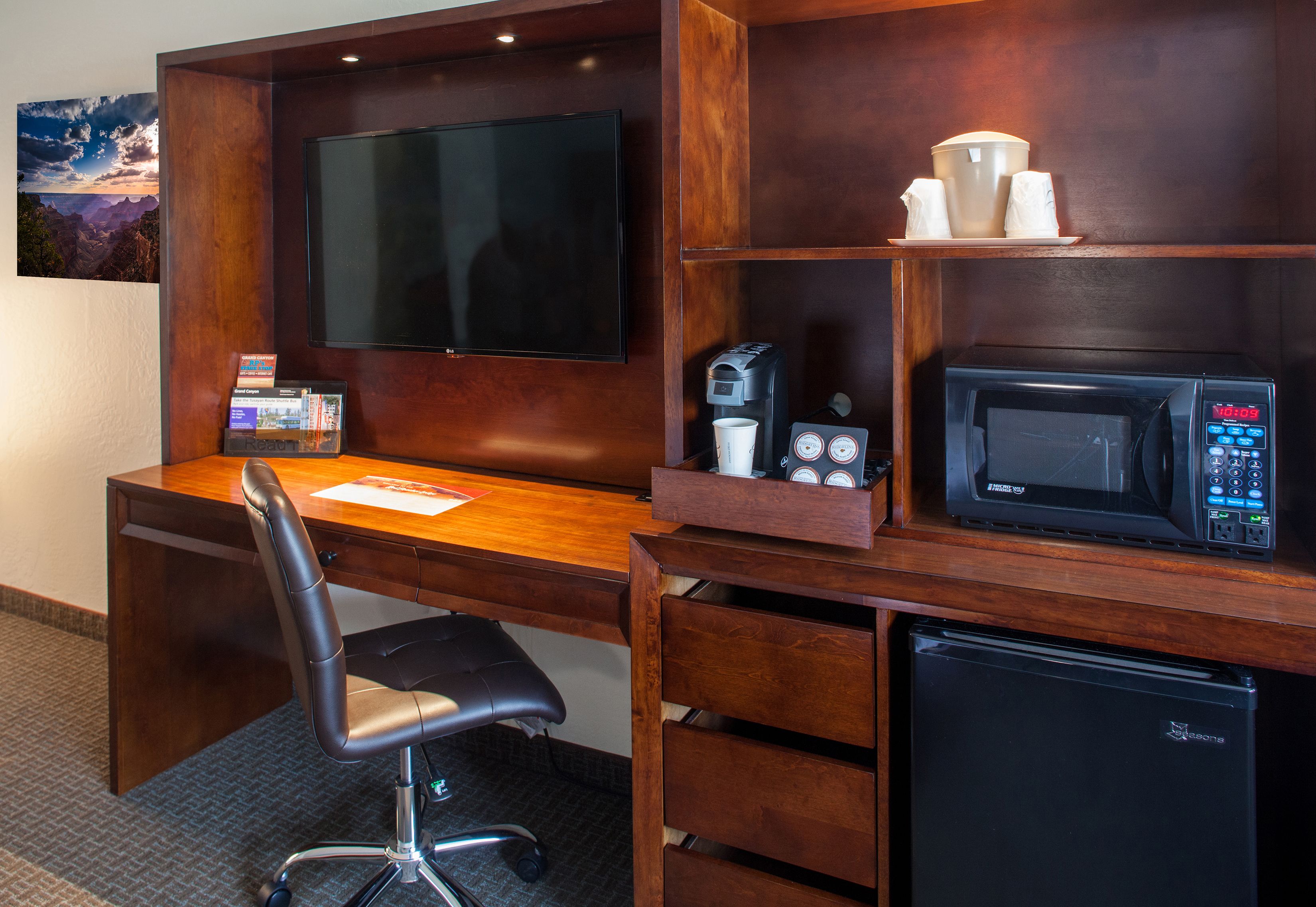 egyptian cotton sheets, premium bedding, desk, free wifi