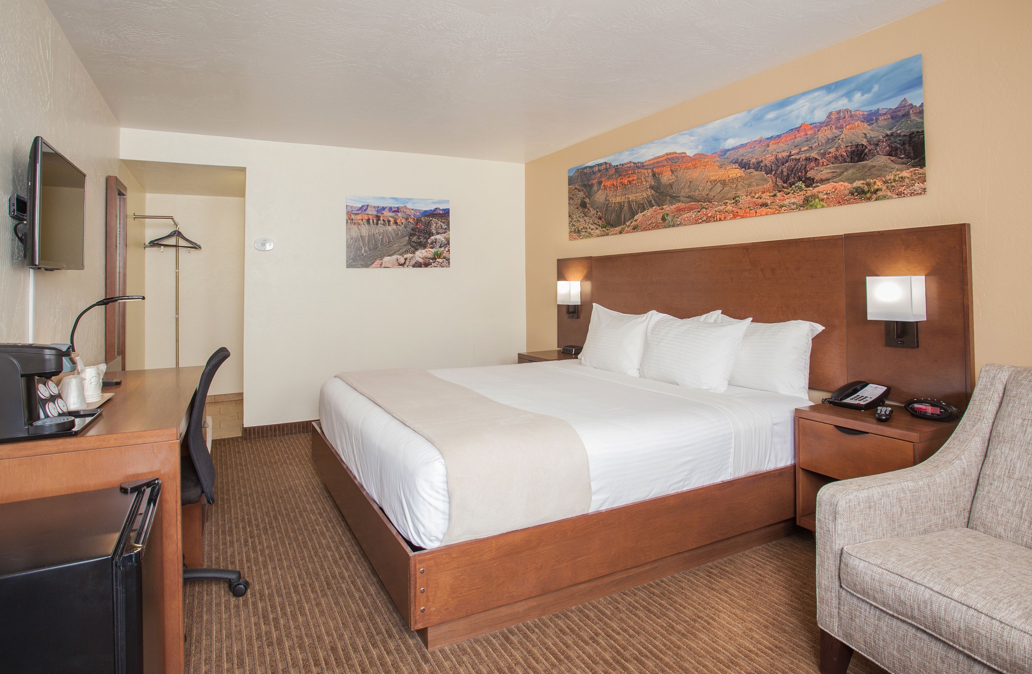Egyptian cotton sheets, premium bedding, desk, free WiFi