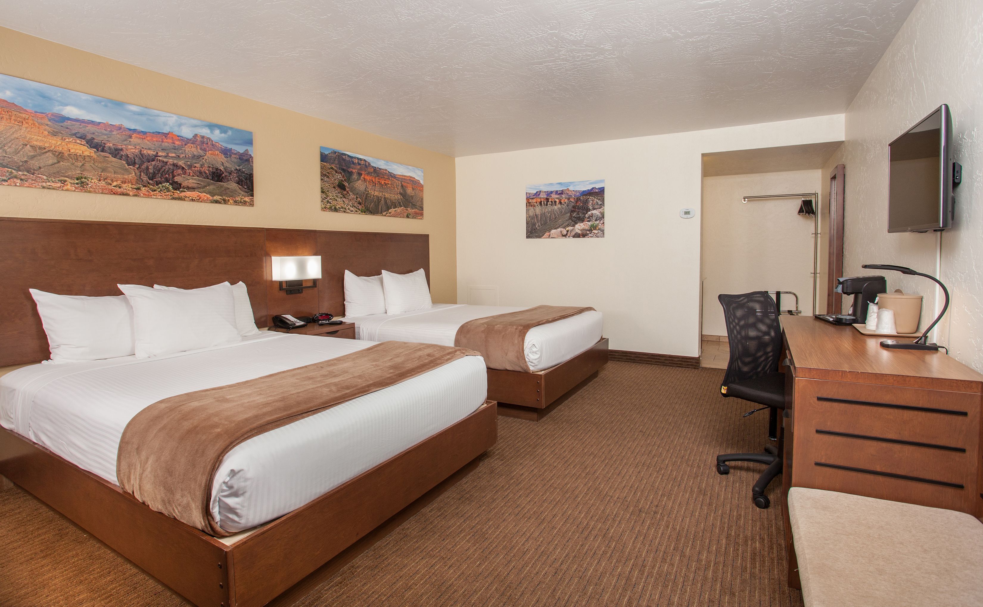 Egyptian cotton sheets, premium bedding, desk, free WiFi