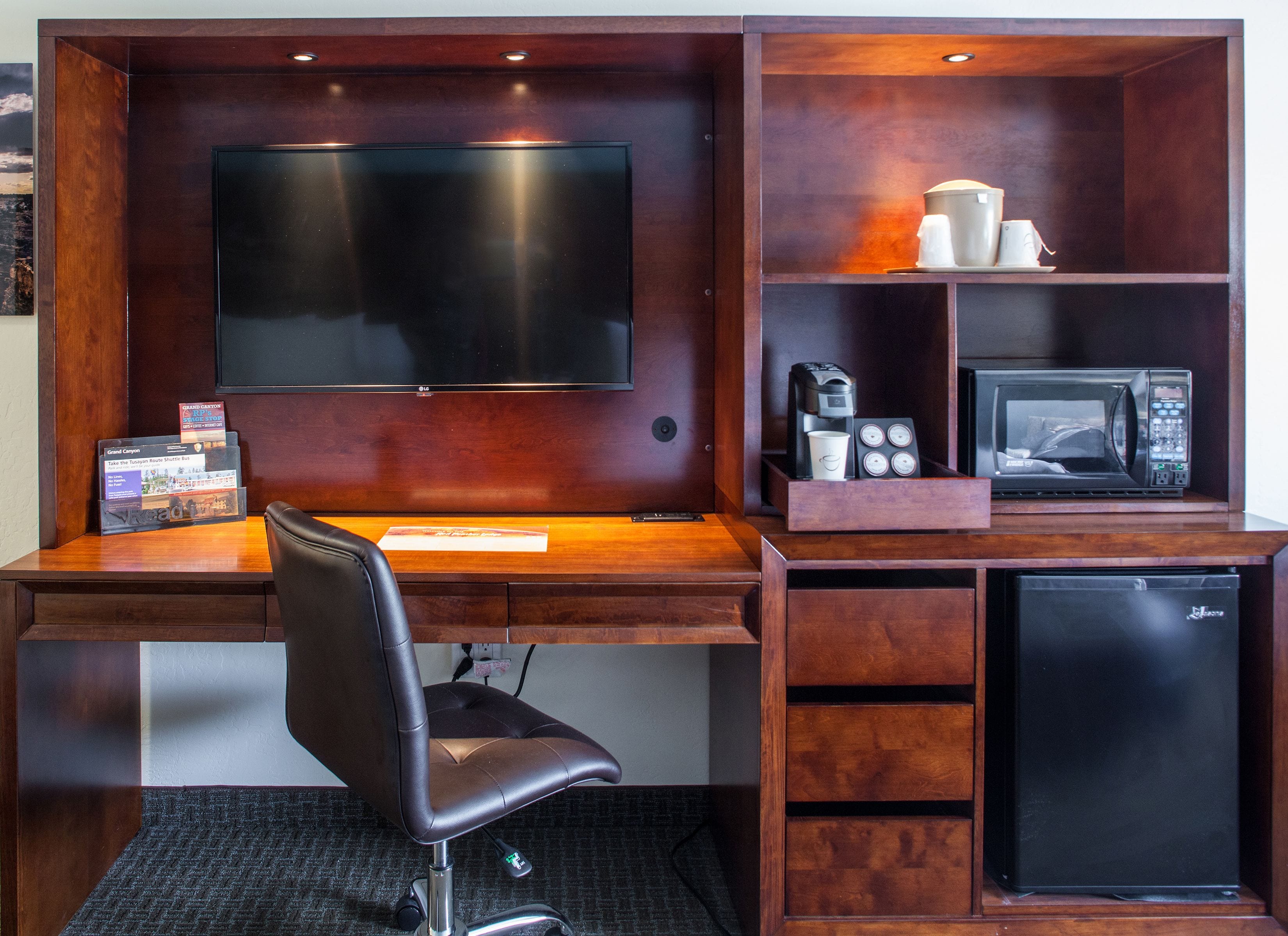 egyptian cotton sheets, premium bedding, desk, free wifi