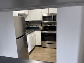 Quarto luxo, 1 cama Queen, cozinha americana | Cozinha privada