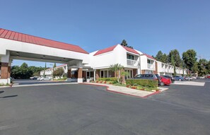 Exterior - Motel 6 Irvine - Orange County Airport (Santa Ana)