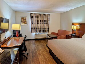 Executive kamer, 1 kingsize bed, niet-roken | 1 slaapkamer, luxe beddengoed, donsdekens, een bureau