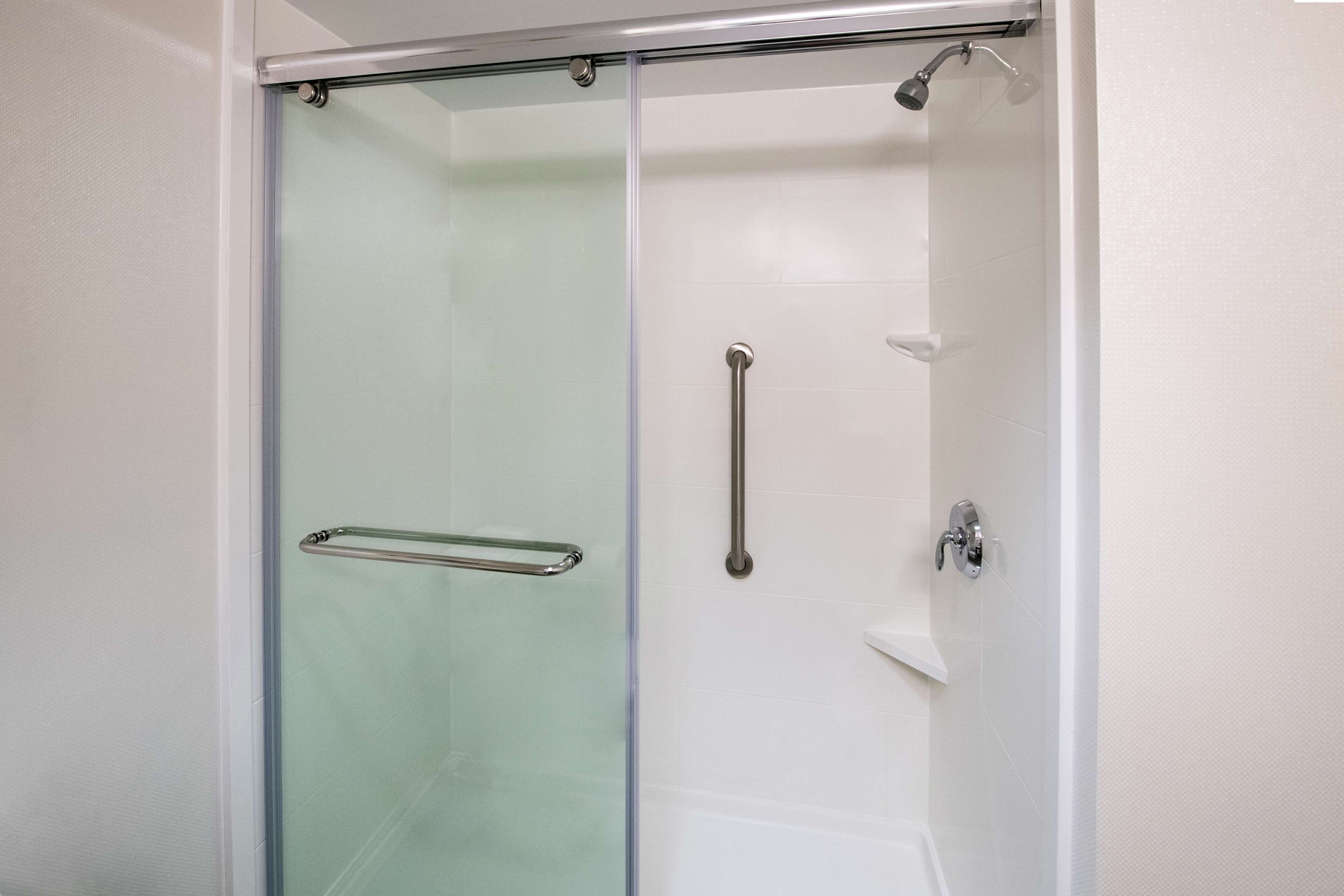 combined shower/bathtub, free toiletries, hair dryer, towels