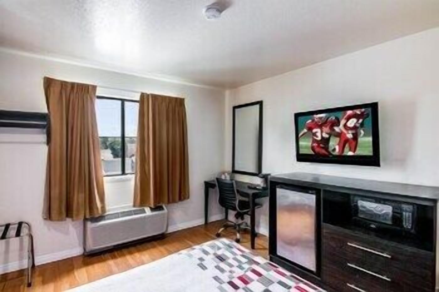 Desk, iron/ironing board, free cribs/infant beds, free WiFi