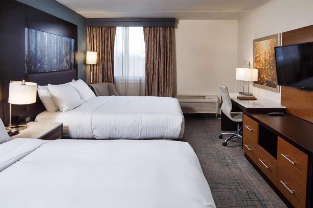 Pillowtop beds, in-room safe, desk, laptop workspace