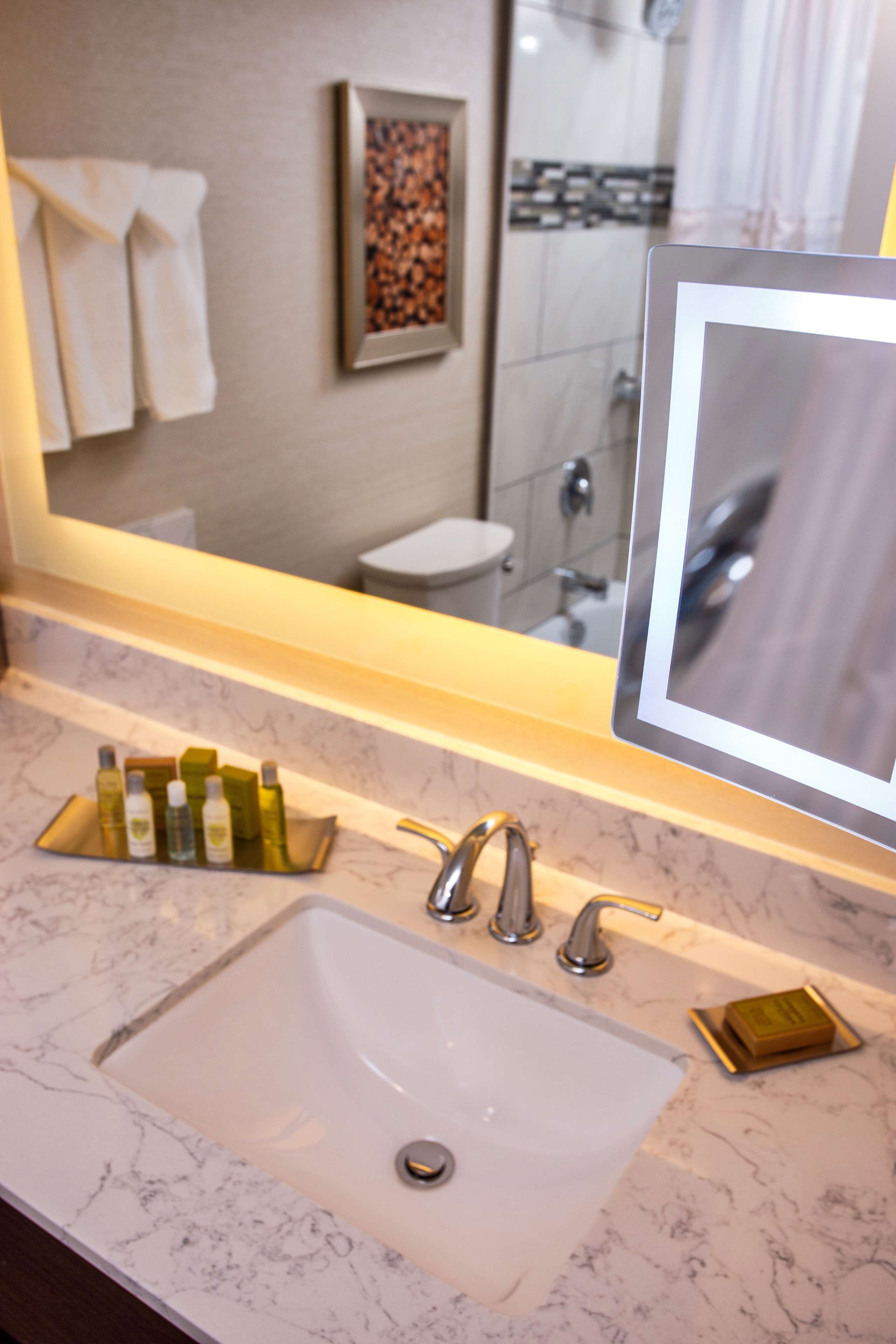 Photo - DoubleTree by Hilton Neenah